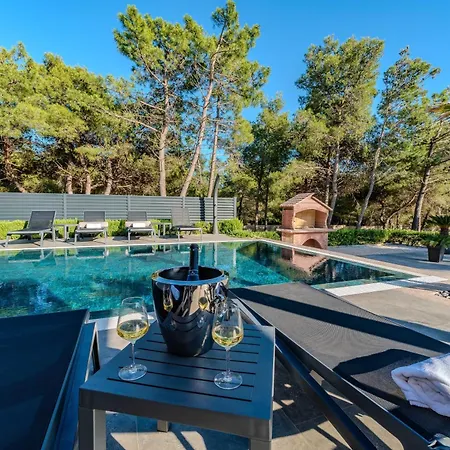 Family-friendly With Swimming Pool - Kozjak, - 22971 Lejlighed Vir