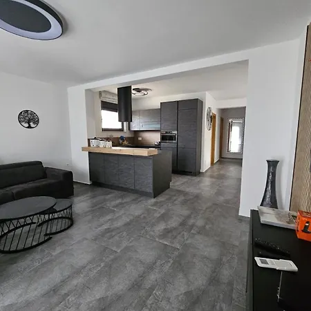 Family-friendly With Swimming Pool - Kozjak, - 22971 Apartmán Vir