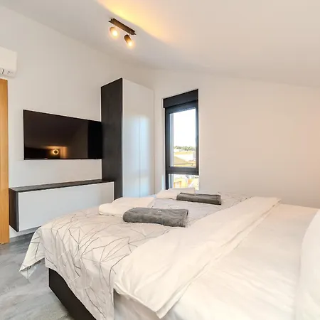 Apartmán Family-friendly With Swimming Pool - Kozjak, - 22971