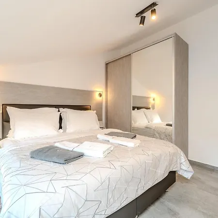 Apartmán Family-friendly With Swimming Pool - Kozjak, - 22971 Vir