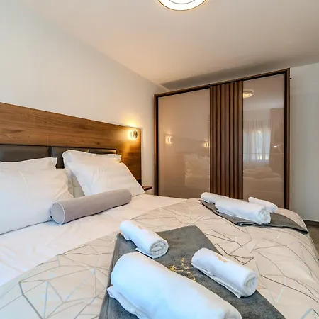 Family-friendly With Swimming Pool - Kozjak, - 22971 Apartmán *
