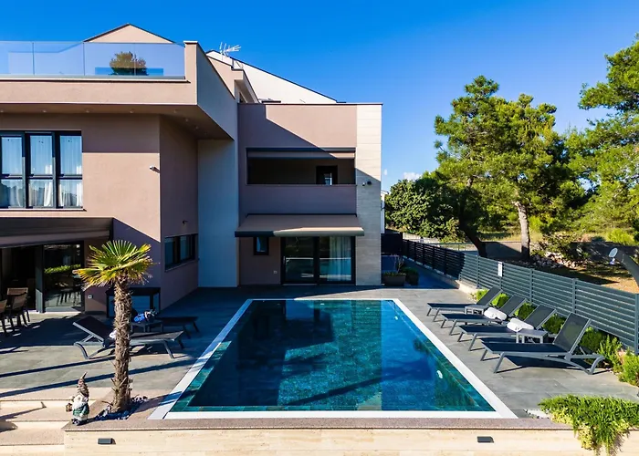 Апартаменты Family-friendly With Swimming Pool - Kozjak, - 22971